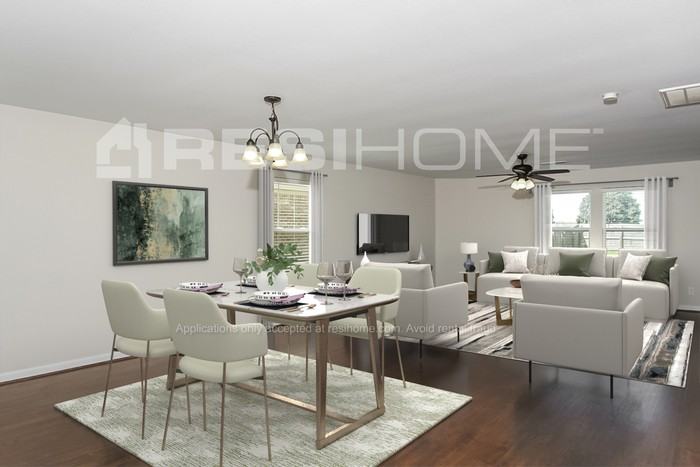 3693 Avalon Lake Dr - Photo 5 of 17