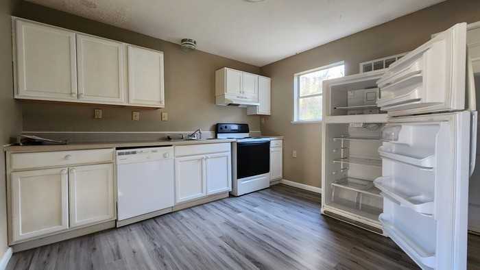 1007 Oak St #3 - Photo 3 of 6