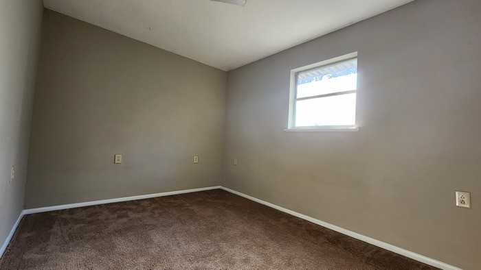 1007 Oak St #3 - Photo 4 of 6