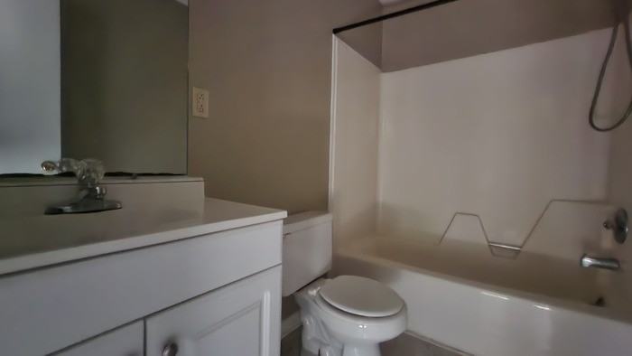 1007 Oak St #3 - Photo 6 of 6