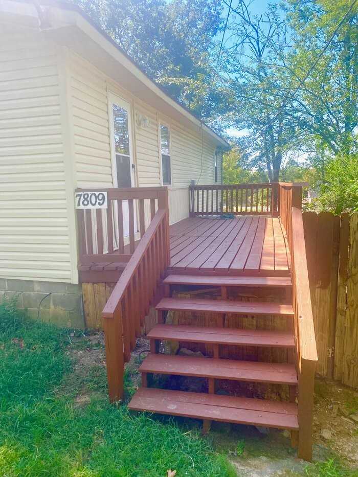 7809 Iowa Dr - Photo 2 of 9