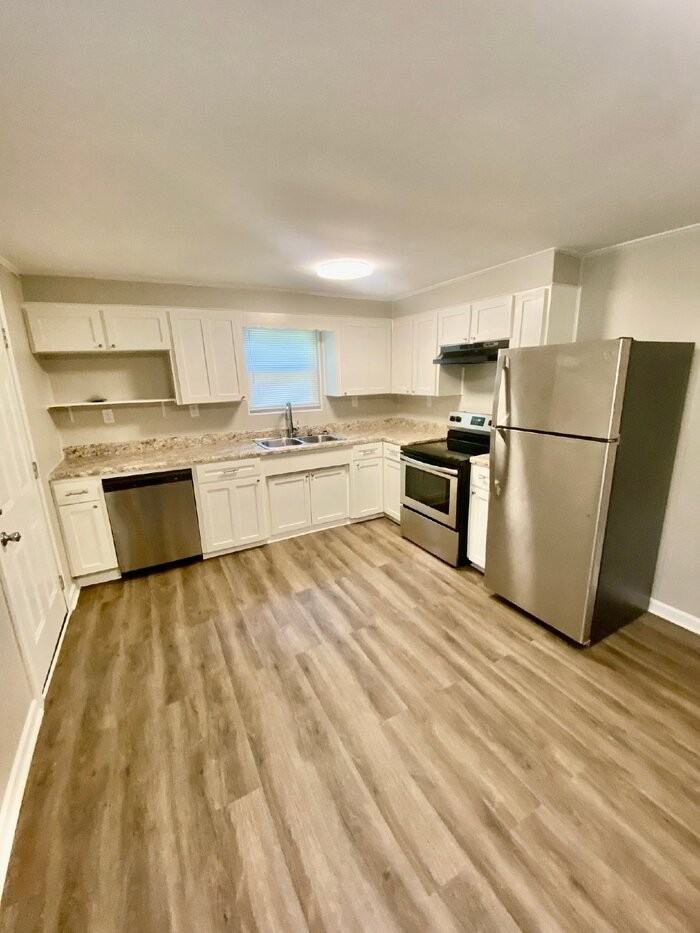 7809 Iowa Dr - Photo 3 of 9