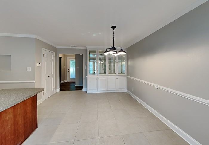 100 Raymond St - Photo 4 of 25