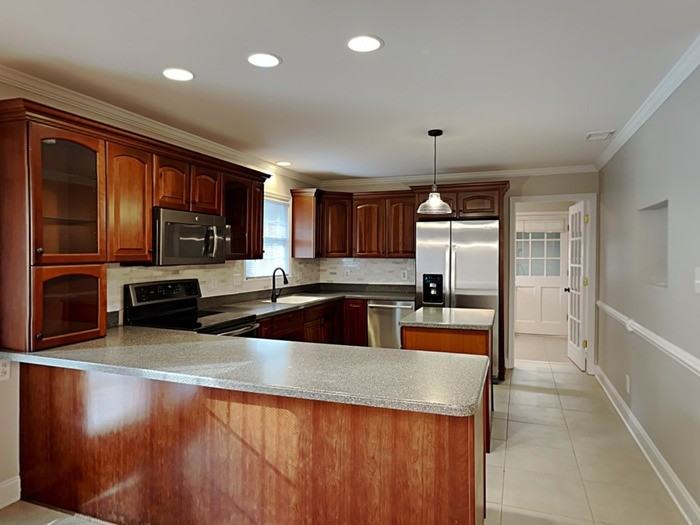 100 Raymond St - Photo 6 of 25