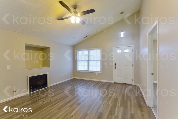 7101 Reynolds Crossing Dr - Photo 2 of 19