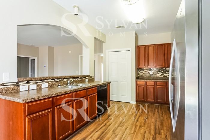 523 Westmoreland Rd - Photo 7 of 15