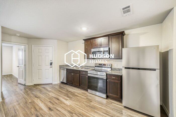 605 S 13th St #B - Photo 4 of 14