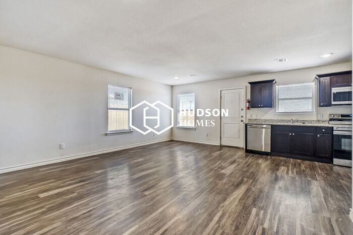 402 N Zenith Ave #A - Photo 4 of 14