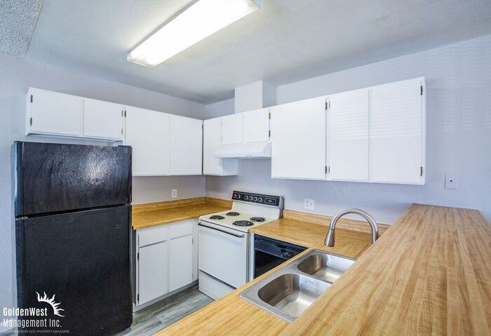 2755 Jennydiane Dr #D - Photo 3 of 9