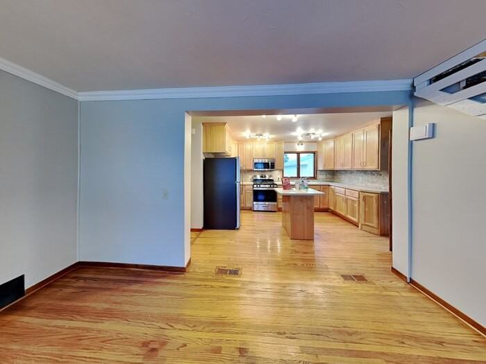 6536 Chowen Ave N - Photo 2 of 26