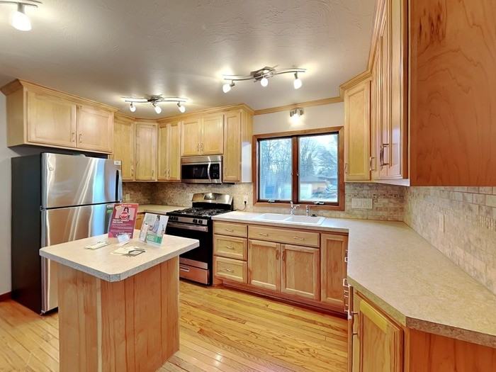 6536 Chowen Ave N - Photo 4 of 26