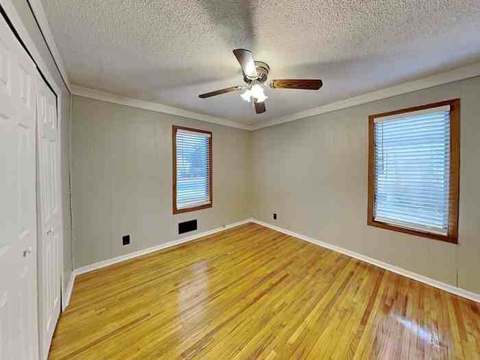 6536 Chowen Ave N - Photo 7 of 26