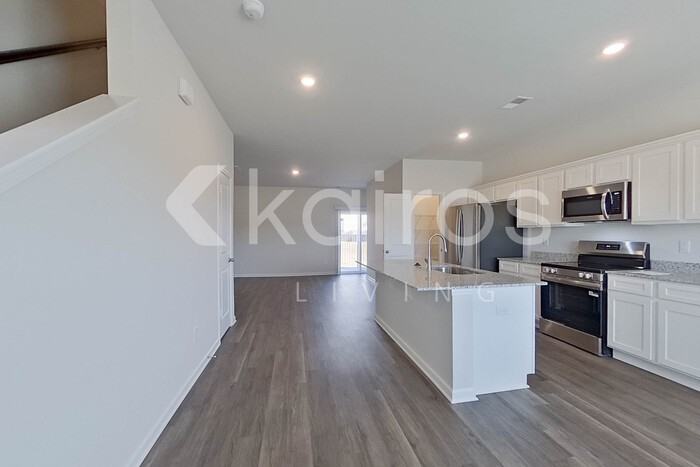 2091 Banyon Cir - Photo 5 of 25