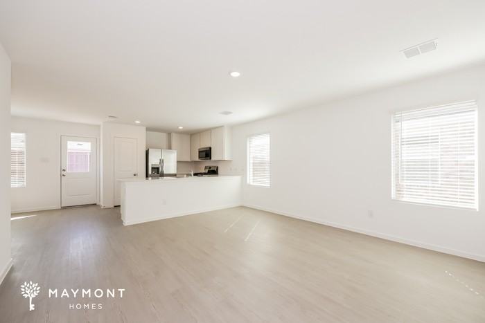 1065 Neyland Dr - Photo 3 of 15