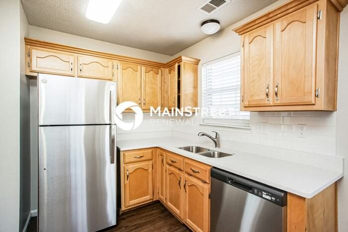 1072 Fredrick Dr - Photo 7 of 18