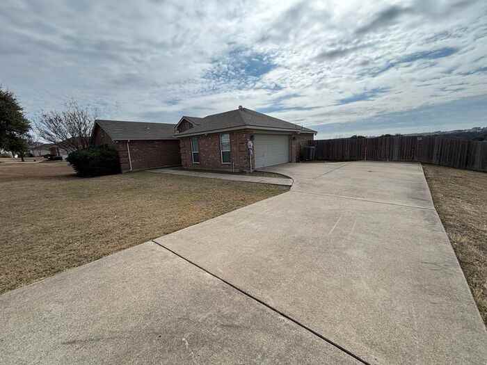 112 Pepperbush Ln - Photo 5 of 23