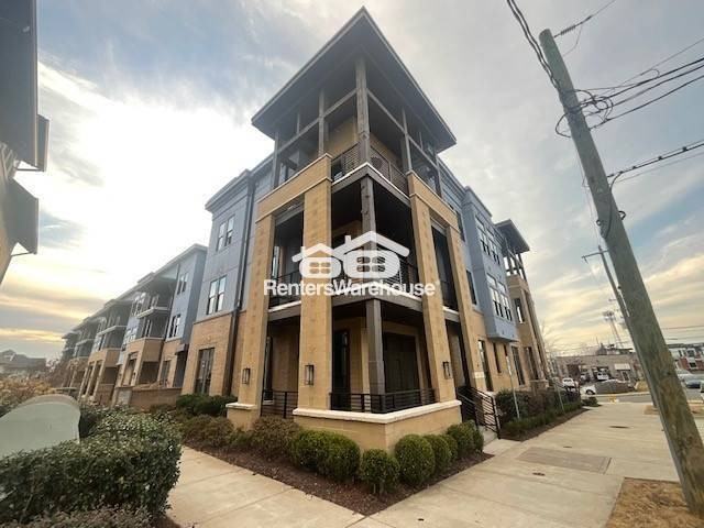 2401 Euclid Ave #116