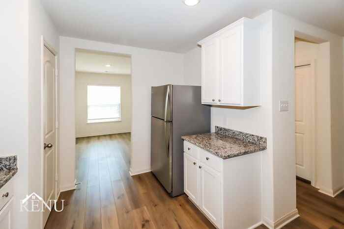 316 Sunnymeade Ln - Photo 5 of 19