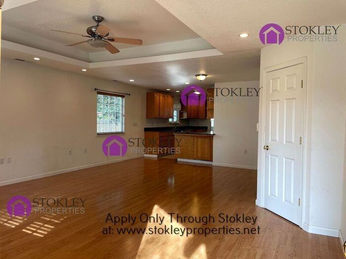 2981 Pacific St - Photo 2 of 29