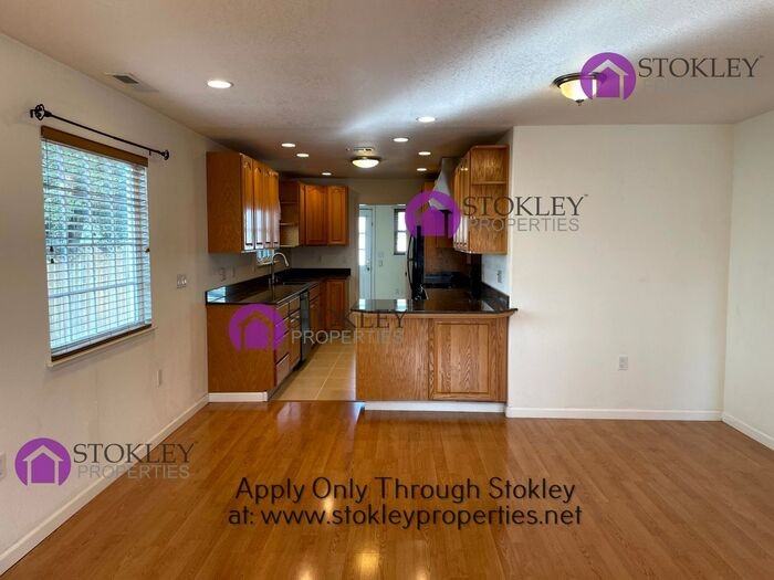 2981 Pacific St - Photo 3 of 29