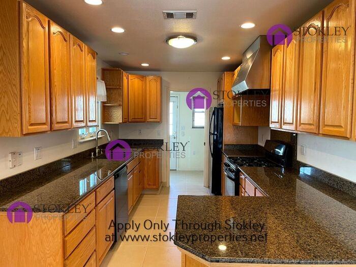 2981 Pacific St - Photo 7 of 29