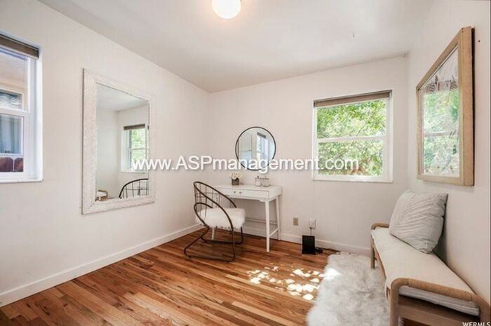 1368 E Browning Ave - Photo 5 of 12