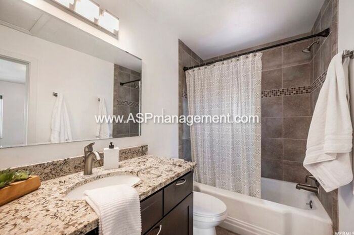 1368 E Browning Ave - Photo 6 of 12