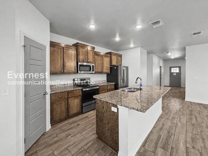 713 Freedom Cir - Photo 4 of 23