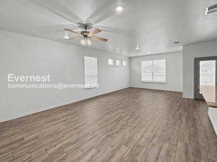 713 Freedom Cir - Photo 6 of 23