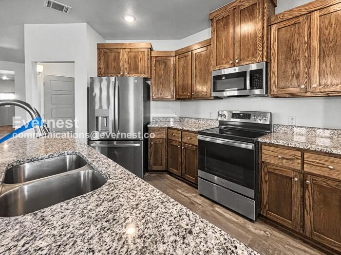 8507 Glade Dr - Photo 4 of 25