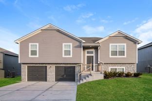 1003 Nw Hilltop Ln - Photo 1 of 1