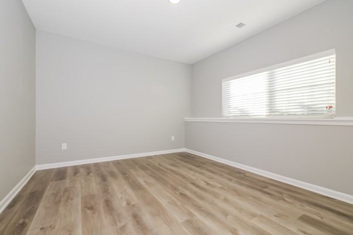 1003 Nw Hilltop Ln - Photo 4 of 16