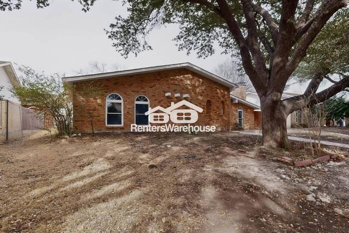 953 Goodwin Dr - Photo 4 of 46