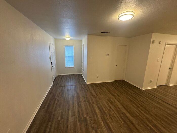 2806 James Rd - Photo 2 of 15