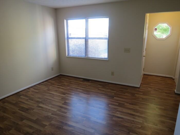 2251 Hughey Dr - Photo 3 of 20