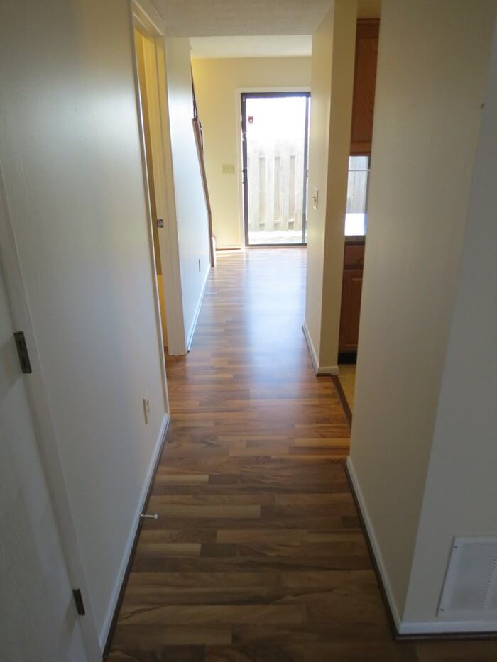 2251 Hughey Dr - Photo 5 of 20