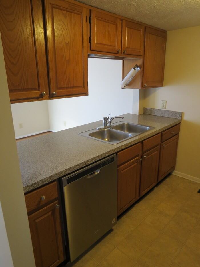 2251 Hughey Dr - Photo 6 of 20