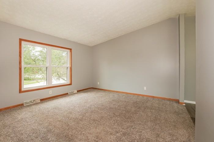 371 Shenandoah Blvd - Photo 2 of 15