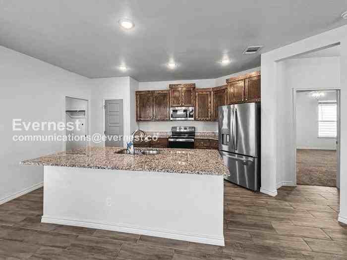 2236 Hornbeam St - Photo 4 of 24