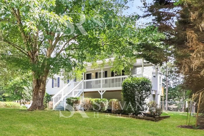 98 Silverthorne Pl - Photo 3 of 16