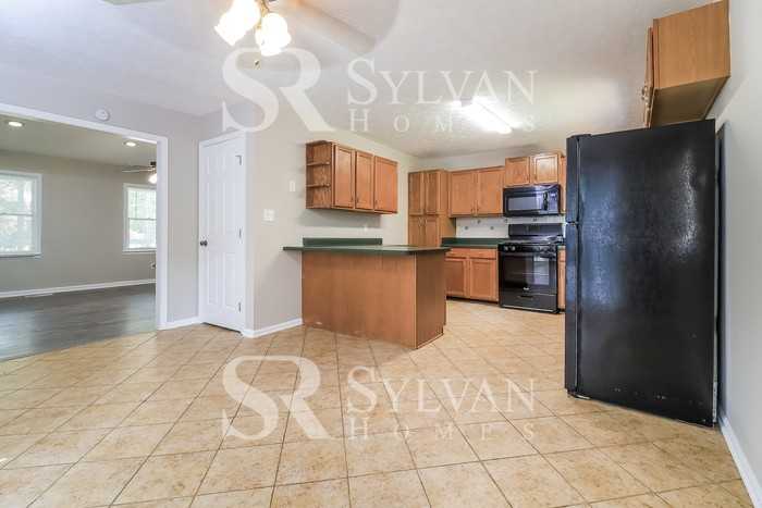 98 Silverthorne Pl - Photo 6 of 16