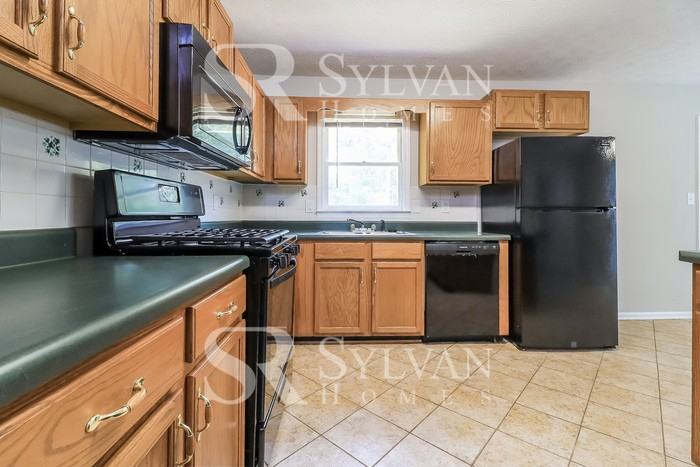 98 Silverthorne Pl - Photo 7 of 16