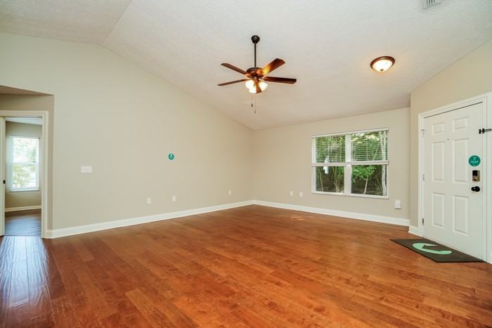 3974 Eminence Ln - Photo 3 of 16