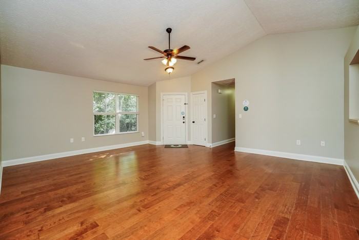 3974 Eminence Ln - Photo 4 of 16