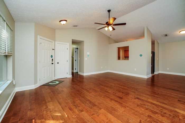 3974 Eminence Ln - Photo 5 of 16