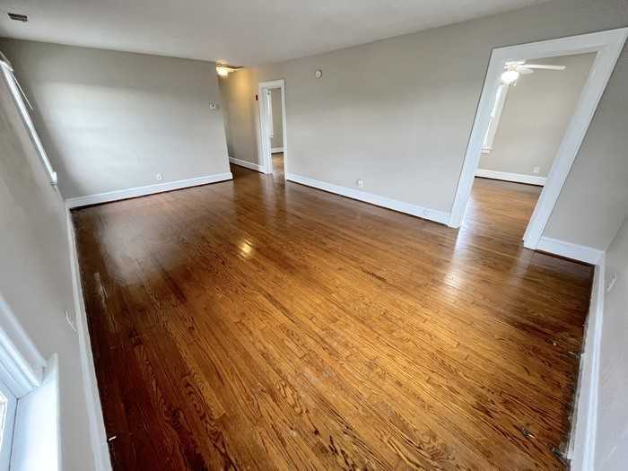 2414 Baltic Ave #B - Photo 3 of 20