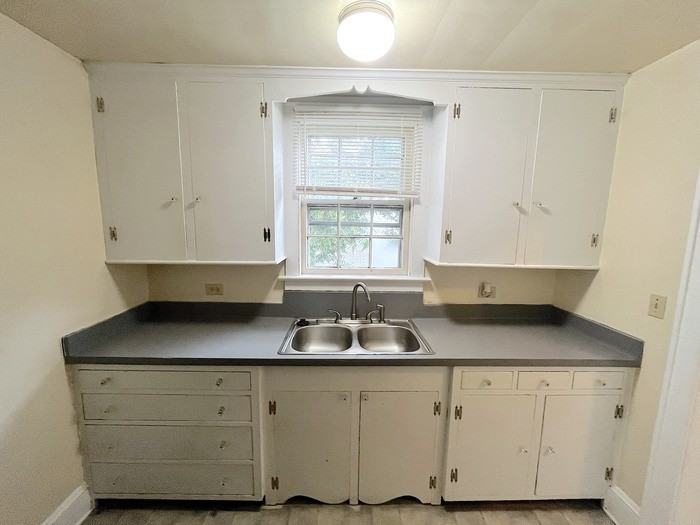 2414 Baltic Ave #B - Photo 5 of 20