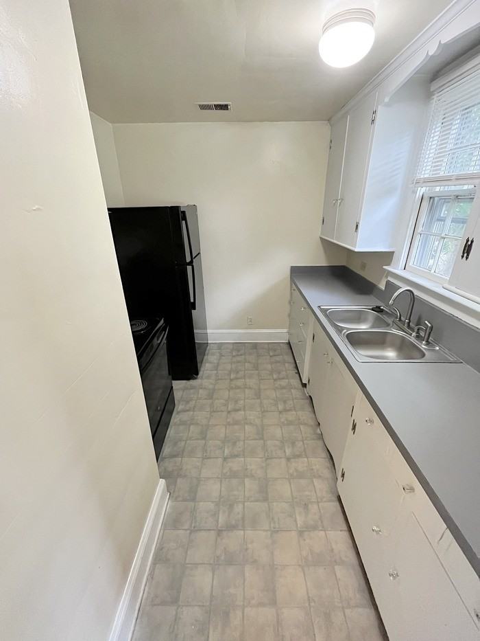 2414 Baltic Ave #B - Photo 7 of 20