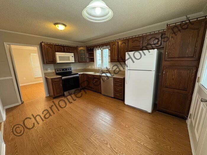 7310 Lea Wood Ln - Photo 5 of 12