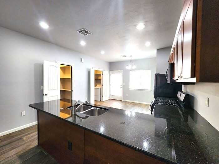 1120 E Campbell St - Photo 7 of 38